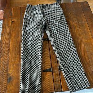 Soho Apparel LTD. Women’s size 6p black and white dress pants. Like new.